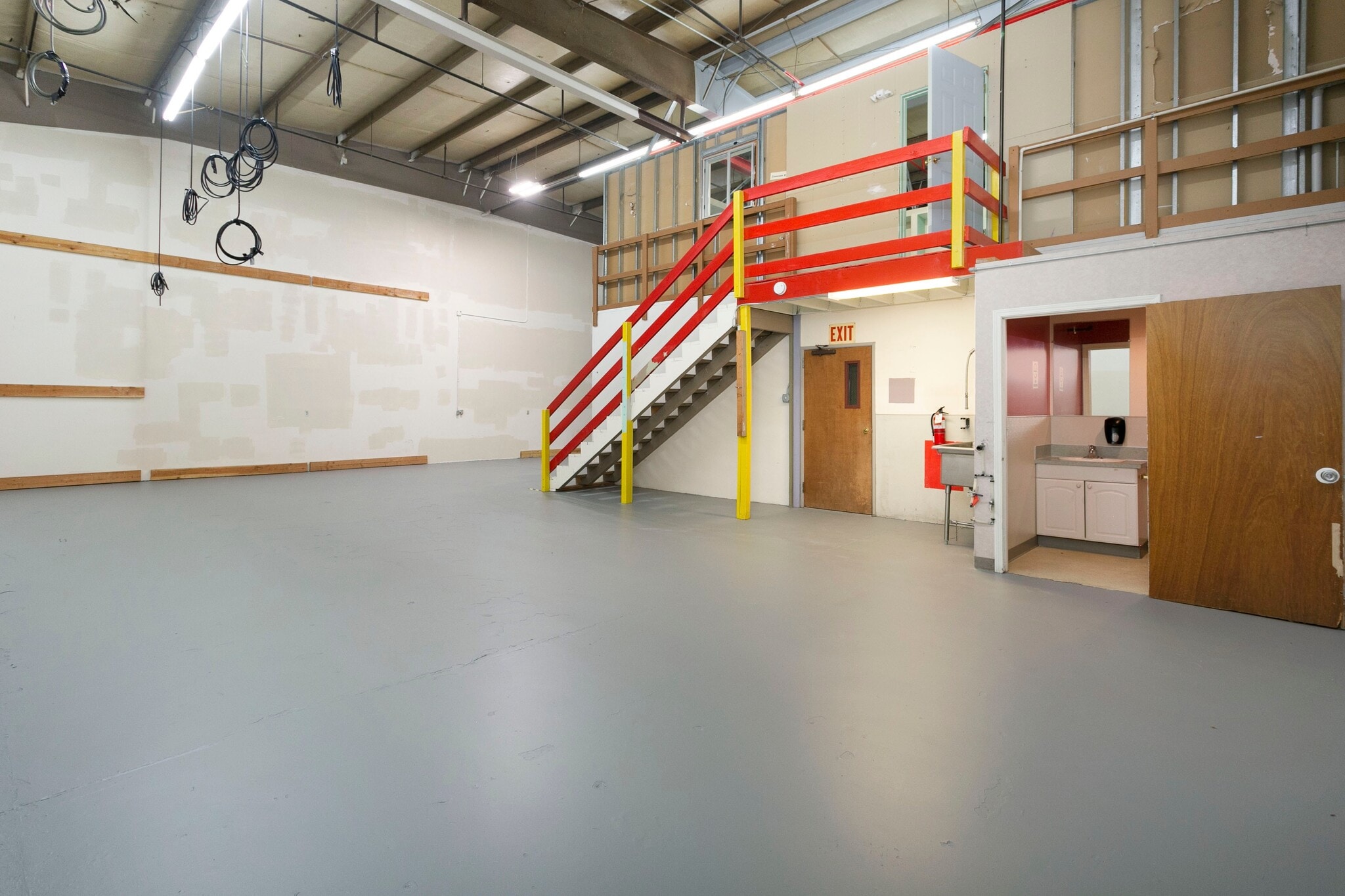 12683-12689 NE Whitaker Way, Portland, OR for lease Interior Photo- Image 1 of 26