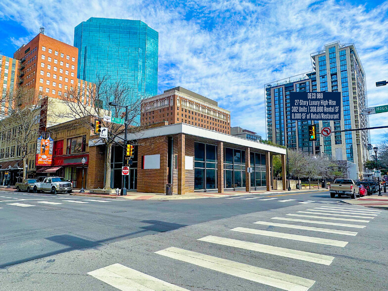 913 Houston St, Fort Worth, TX for sale - Building Photo - Image 1 of 5