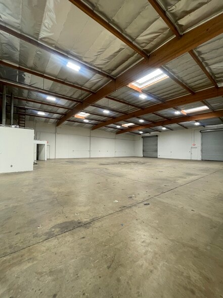 189 Business Center Dr, Corona, CA for lease - Interior Photo - Image 2 of 7