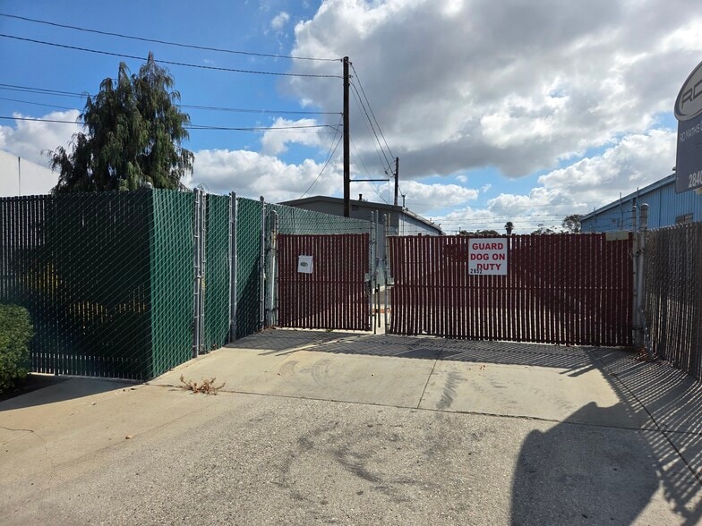 2852 Gundry Ave, Signal Hill, CA for lease - Building Photo - Image 2 of 20