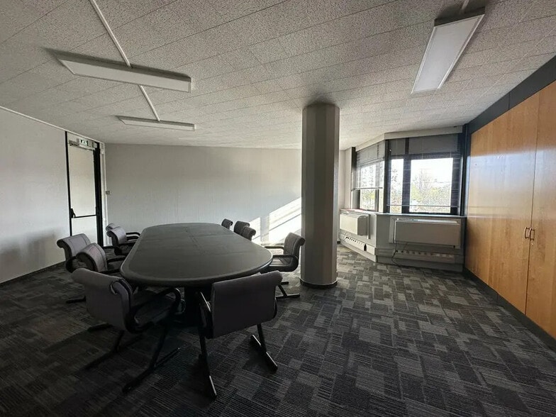 Office in ILLKIRCH-GRAFFENSTADEN for lease - Interior Photo - Image 2 of 6