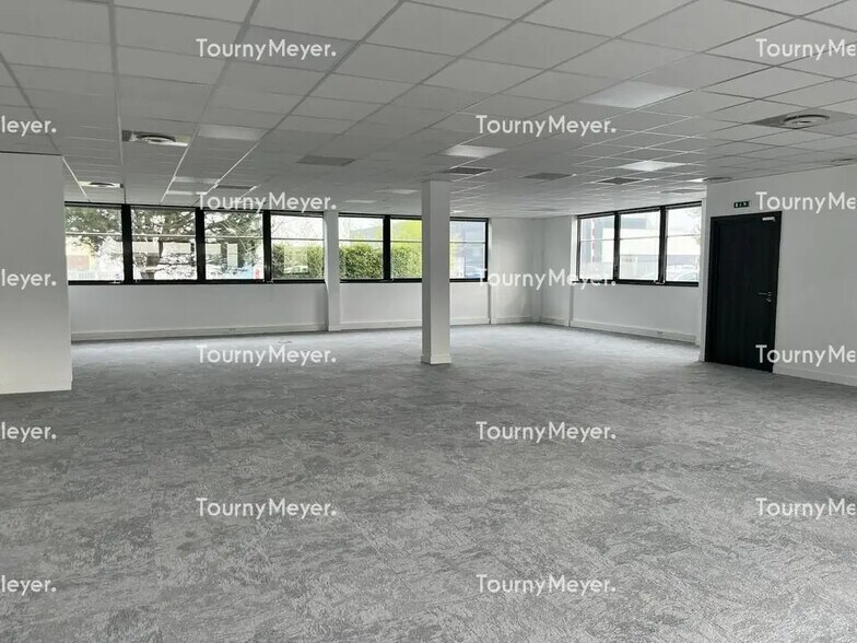 Office in Pessac for lease - Interior Photo - Image 3 of 6