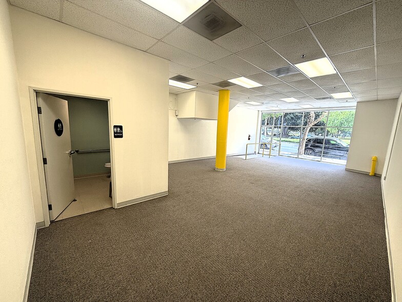 33-37 W Huntington Dr, Arcadia, CA for lease - Interior Photo - Image 3 of 9