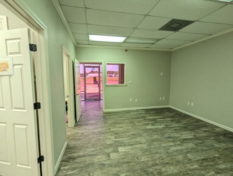 21966 I10, Vidor, TX 77662 21966 IH10 Vidor, TX 77662