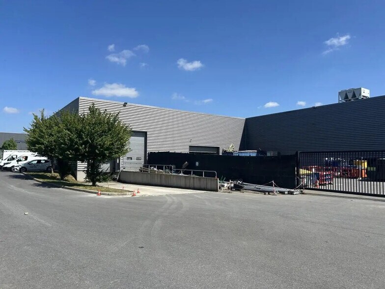 Office in Sainghin-en-Mélantois for lease - Building Photo - Image 1 of 7