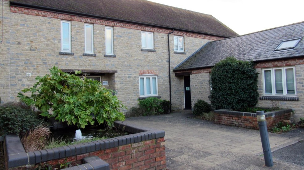 Mercer Manor Barns, Newport Pagnell for lease - Primary Photo - Image 1 of 5