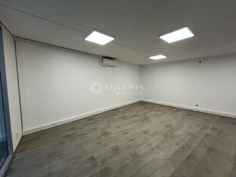 Office in Joinville-le-Pont for lease - Interior Photo - Image 3 of 6