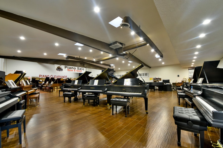 1515-1517 N Main St, Santa Ana, CA for lease - Building Photo - Image 1 of 20