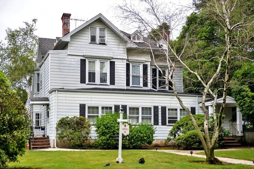 21 Plymouth St, Montclair, NJ 07042