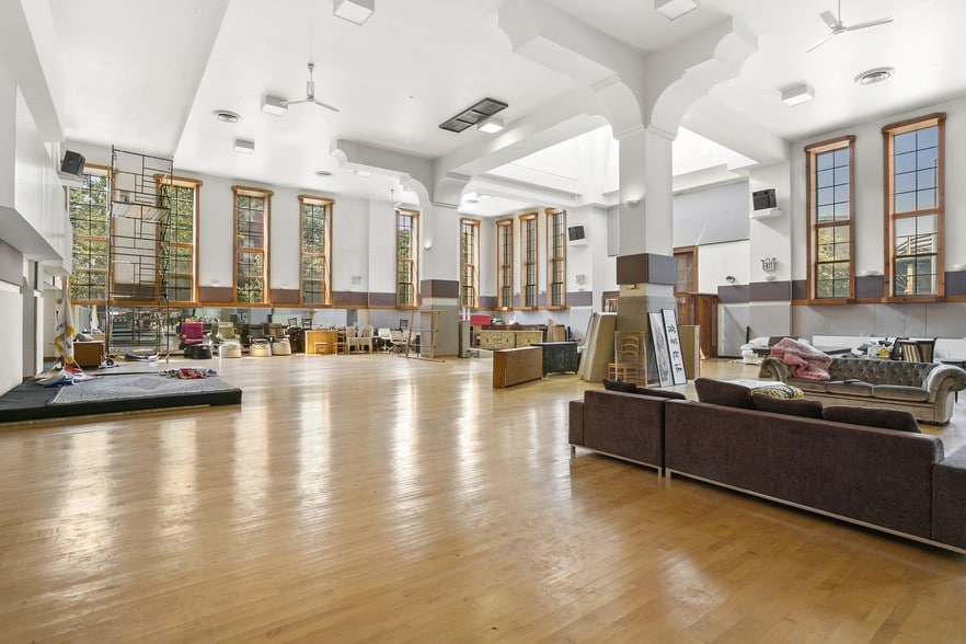 5 Stuyvesant Ave, Brooklyn, NY for sale - Interior Photo - Image 2 of 10