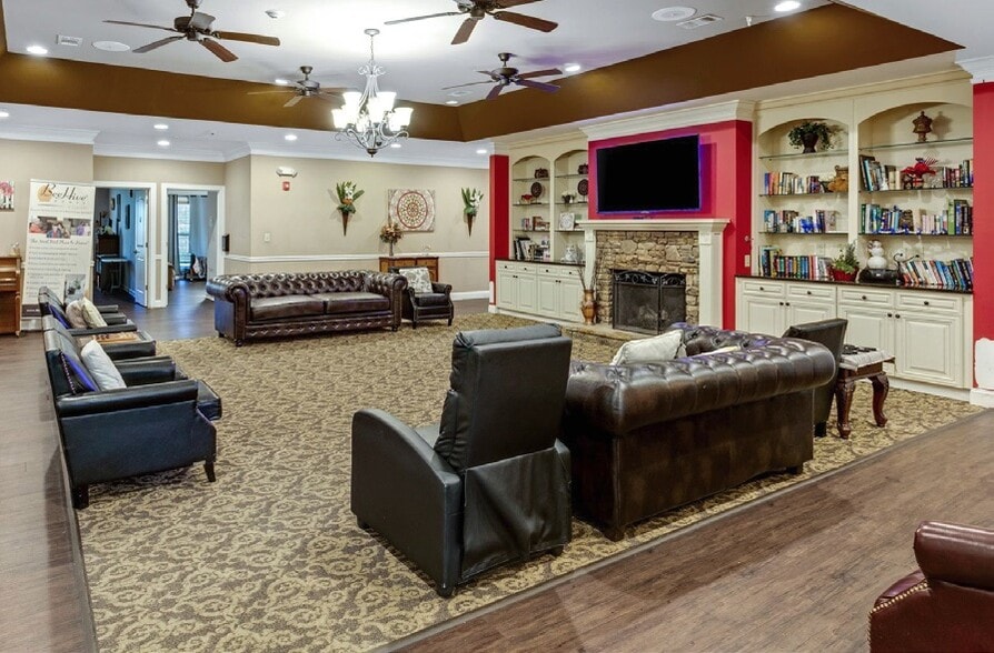 1073 S Enota Dr NE, Gainesville, GA for sale - Building Photo - Image 2 of 10