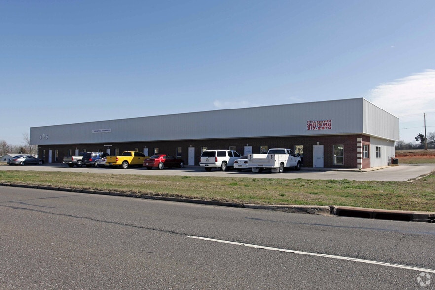 2350 S Midwest Blvd, Oklahoma City, OK for lease - Building Photo - Image 3 of 15