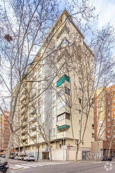 Retail in Barcelona, Barcelona for lease - Primary Photo - Image 1 of 4