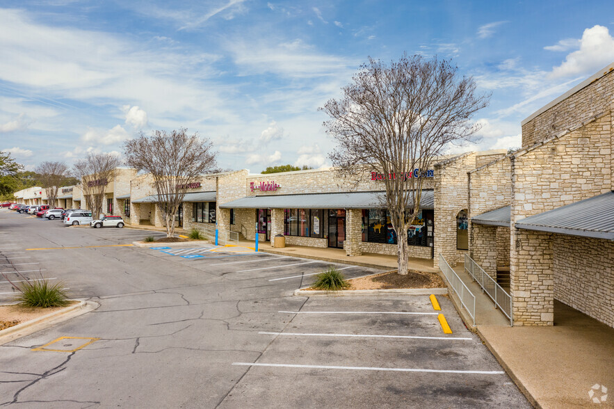 2923-2951 Thousand Oaks Dr, San Antonio, TX for lease - Building Photo - Image 2 of 29