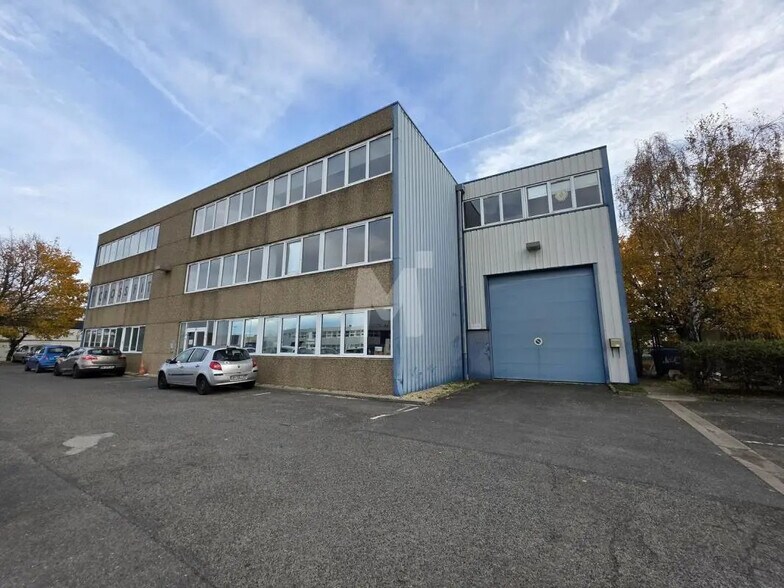 Office in Moissy-Cramayel for lease - Building Photo - Image 2 of 11