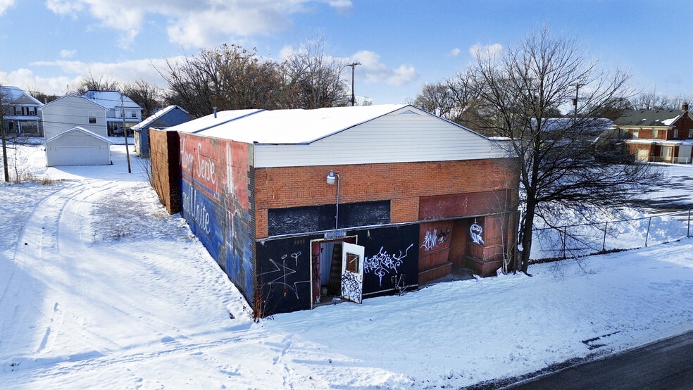 1545 Martin L King Ave, Flint, MI for sale - Building Photo - Image 2 of 6