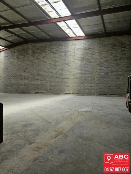 Flex in Sète for lease - Interior Photo - Image 2 of 5