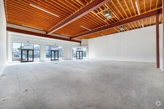 5933 Vineland Ave, North Hollywood, CA for lease Building Photo- Image 1 of 3