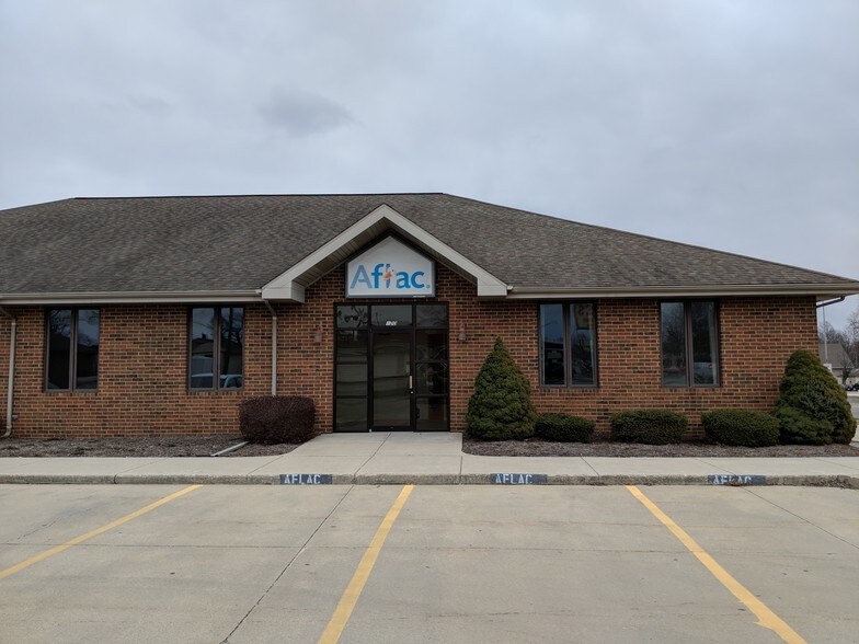 120 S 8th St, Mattoon, IL 61938