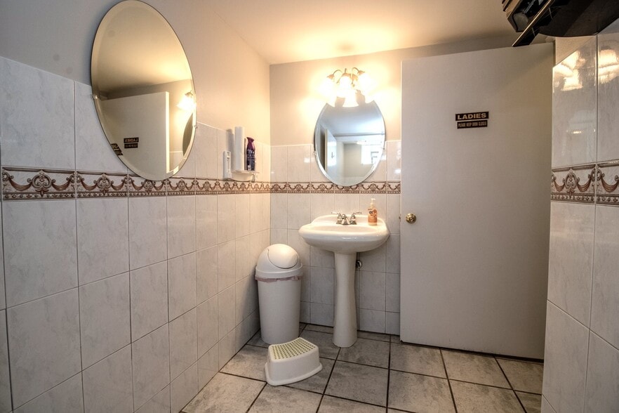 207 N Prettyman St, Knox, IN for sale - Interior Photo - Image 3 of 14