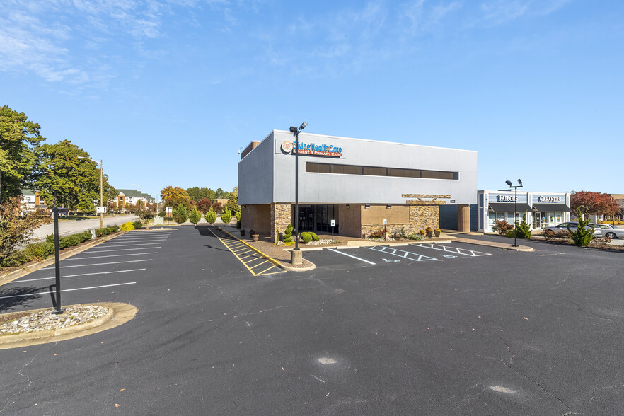 2100 Executive Dr, Hampton, VA for lease - Building Photo - Image 2 of 19