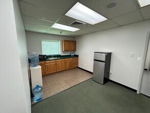 8831 Satyr Hill Rd, Parkville, MD for lease Interior Photo- Image 1 of 4