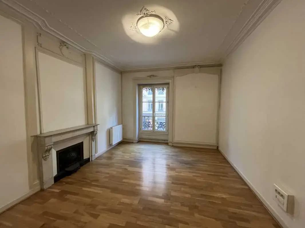 28 Rue De La République, Lyon for lease Interior Photo- Image 1 of 2