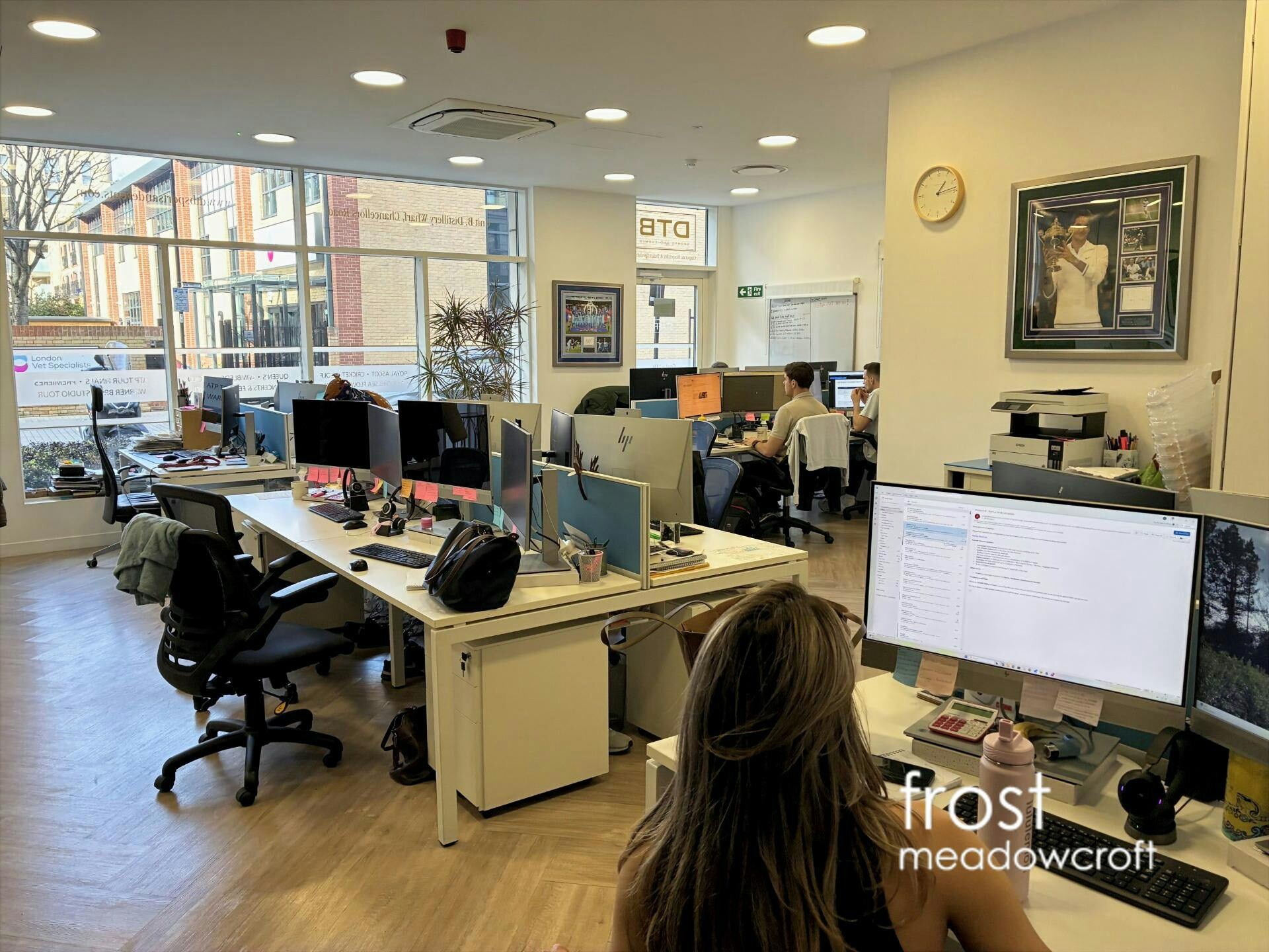 Regatta Ln, London for lease Interior Photo- Image 1 of 2