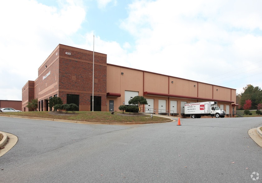 702 Old Peachtree Rd NW, Suwanee, GA for lease - Primary Photo - Image 1 of 5