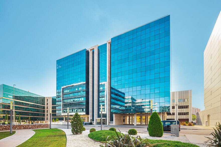 Calle Vía de los Poblados, 3, Madrid, Madrid for lease - Building Photo - Image 3 of 25