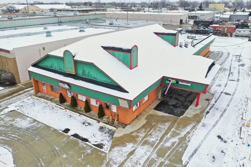 24300 Hoover Rd, Warren, MI for lease - Building Photo - Image 1 of 20