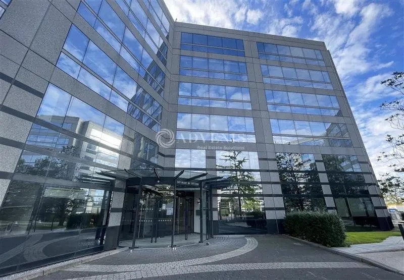 Office in Tremblay-en-France for lease - Building Photo - Image 2 of 12