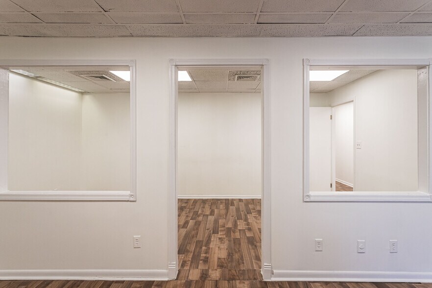 4537 Poplar Level Rd, Louisville, KY for lease - Building Photo - Image 2 of 3