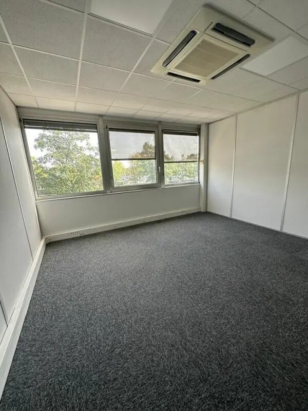 606 Rue Fourny, Buc for lease Interior Photo- Image 1 of 26