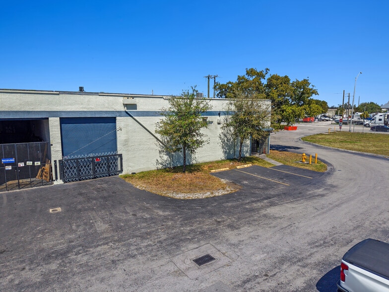 5220 NW 72nd Ave, Miami, FL for lease - Building Photo - Image 3 of 5