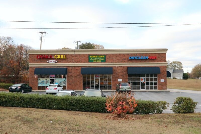 700 W Wade Hampton Blvd, Greer, SC for sale - Building Photo - Image 1 of 1