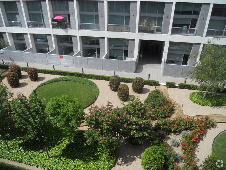 Calle de Julián Camarillo, 47, Madrid, Madrid for lease - Building Photo - Image 3 of 11