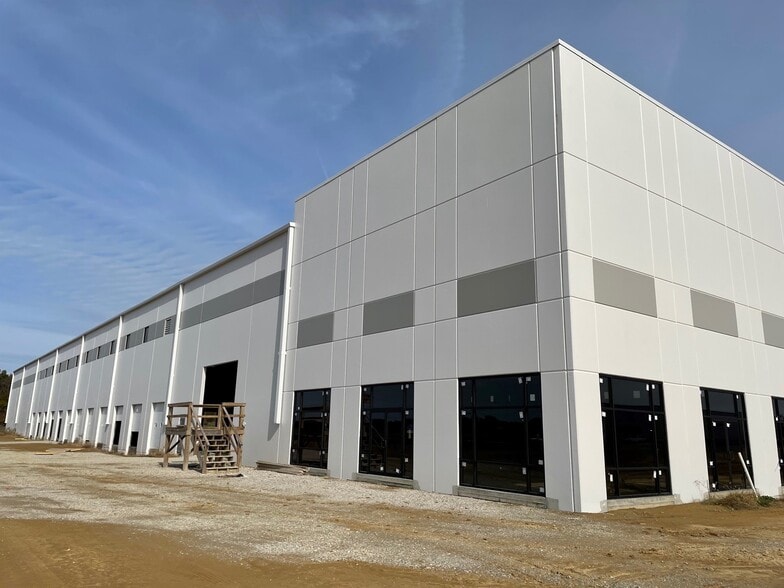 11200 Industrial Park Dr, Evansville, IN for lease - Building Photo - Image 3 of 10