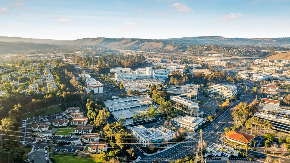 26732 Crown Valley Pkwy, Mission Viejo, CA for lease - Building Photo - Image 3 of 7