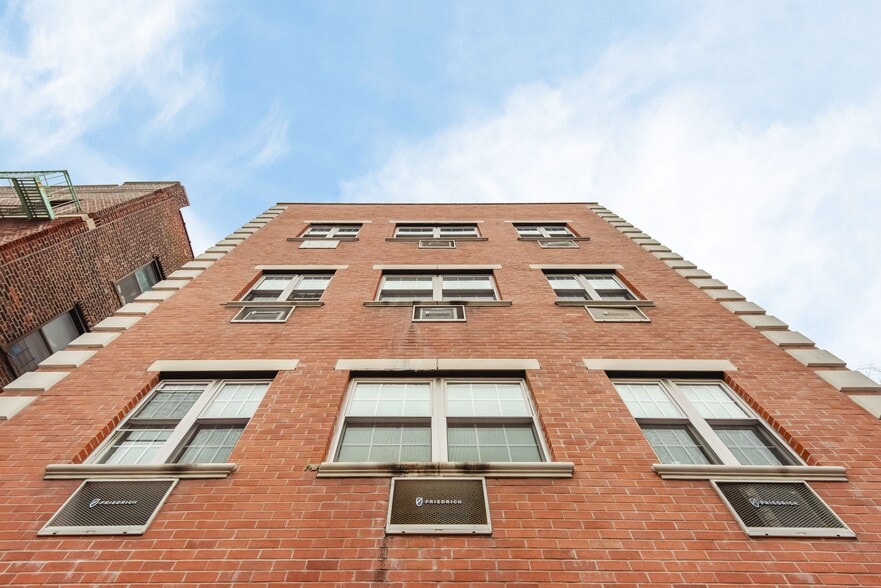 253 E 206th St, Bronx, NY for sale - Building Photo - Image 3 of 30