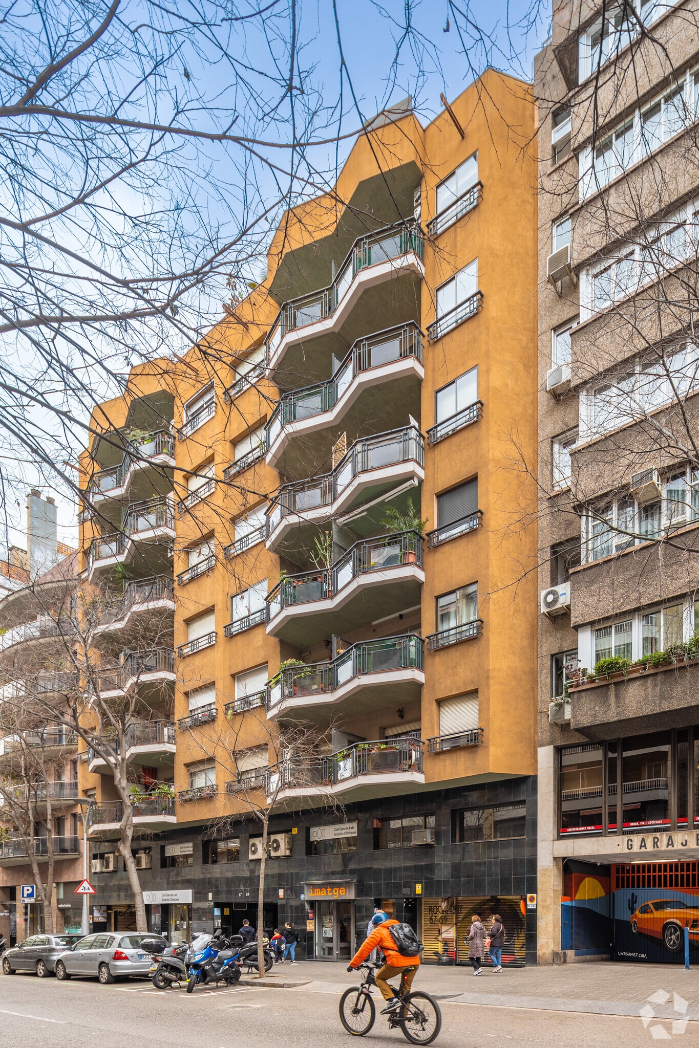 Multifamily in Barcelona, Barcelona for sale Building Photo- Image 1 of 5