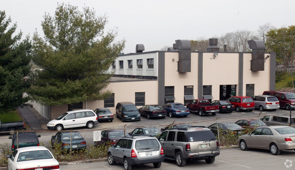 6 Beverage Hill Ave, Pawtucket, RI for sale - Primary Photo - Image 1 of 2