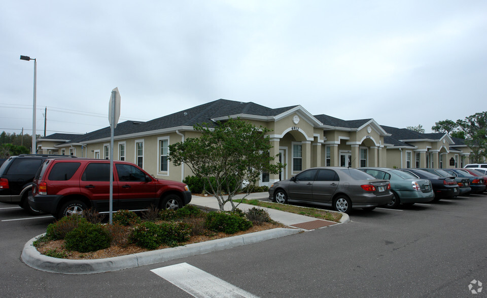 6912 W Linebaugh Ave, Tampa, FL for lease - Primary Photo - Image 1 of 18