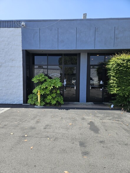 9555 Owensmouth Ave, Chatsworth, CA for lease - Building Photo - Image 1 of 11