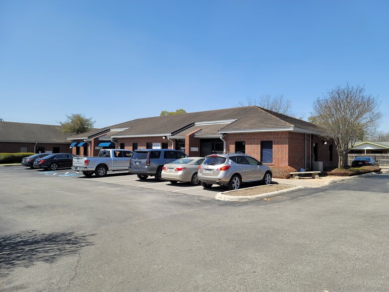 4025-1 E Southcross Blvd, San Antonio, TX for lease - Building Photo - Image 3 of 19