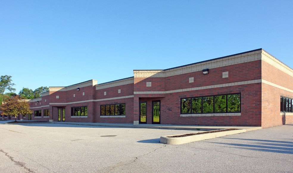 5675 Hudson Industrial Pky, Hudson, OH for lease - Building Photo - Image 1 of 7