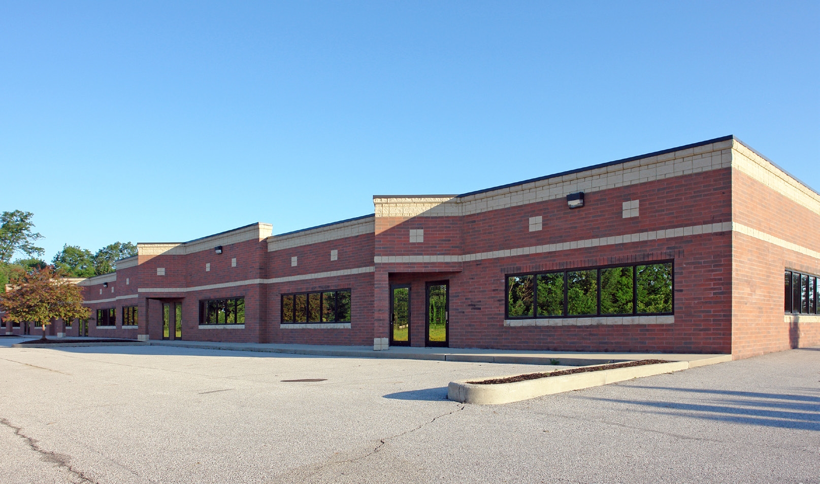 5675 Hudson Industrial Pky, Hudson, OH for lease Building Photo- Image 1 of 8