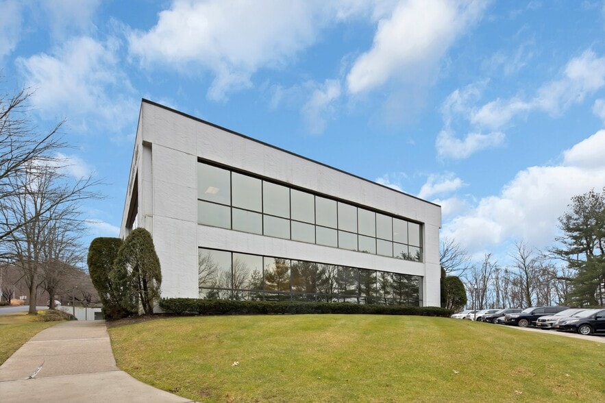 1 Executive Blvd, Suffern, NY for lease - Building Photo - Image 3 of 16