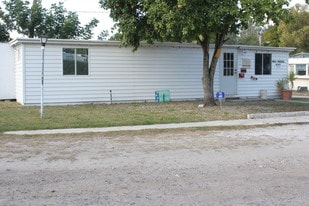 Gulf Breeze Mobile Home Park - Mobile Home or RV Park