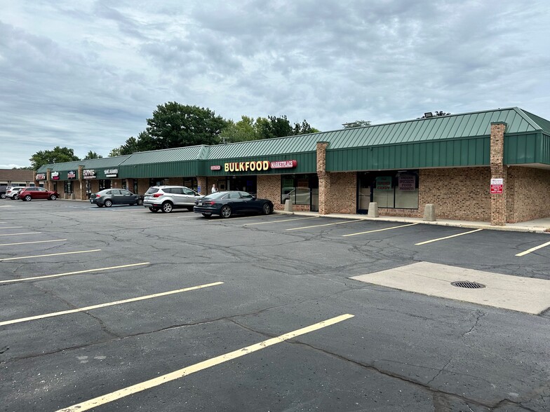 21512-21532 Harper Ave, Saint Clair Shores, MI for lease - Building Photo - Image 2 of 5